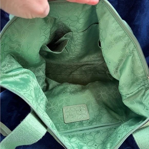 Fossil Green Shoulder Bag with Elegant Design - Picture 8 of 12